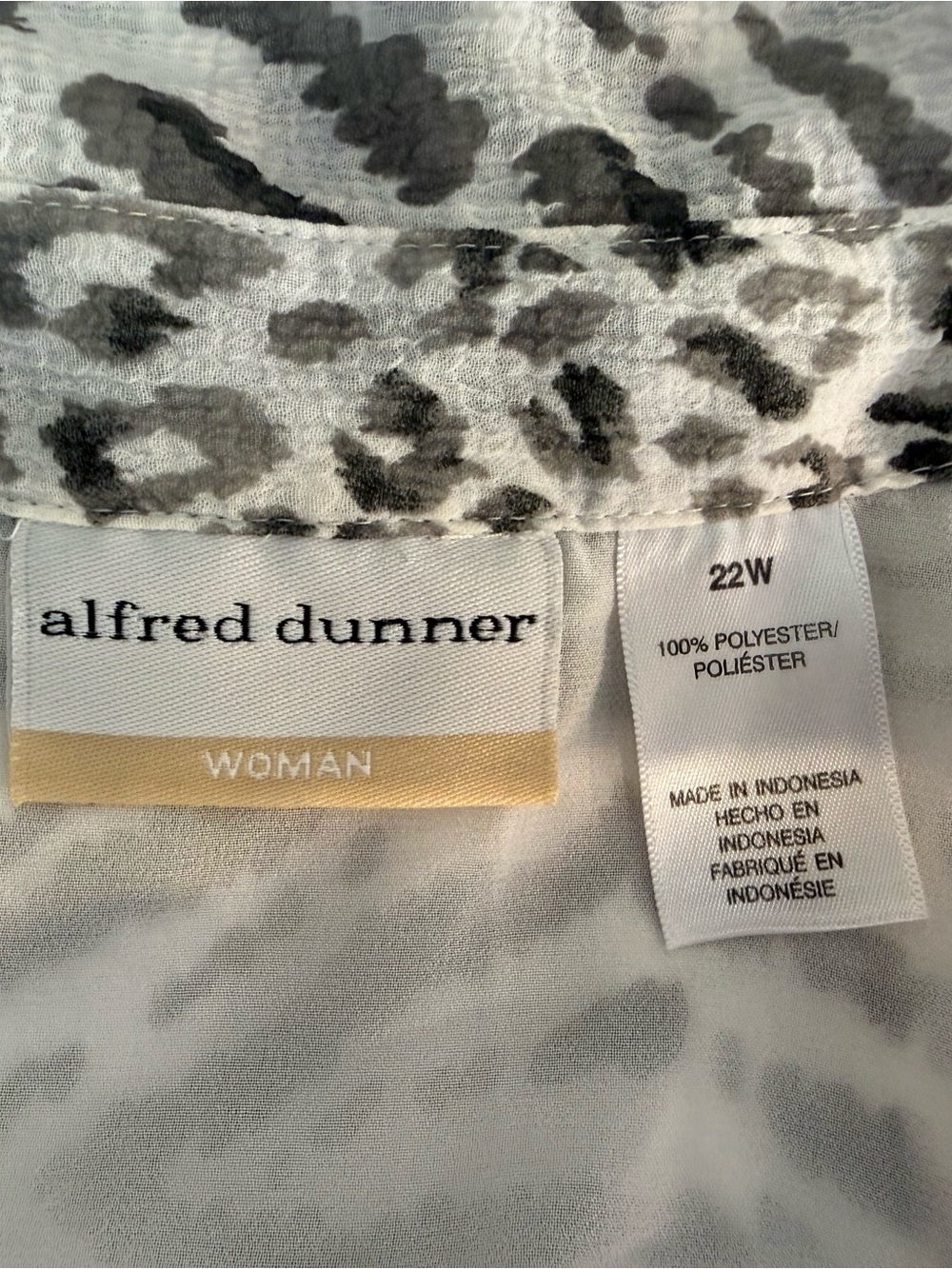 Plus Size Alfred Dunner White and Gray Zebra-Print Button-Down Shirt 22W - Picture 7 of 9